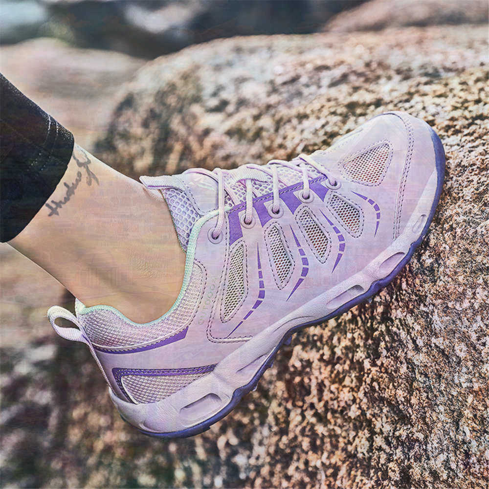 Sumer Round Tip Silver Sneaker - Universal Tech Accessories のレビューと価格