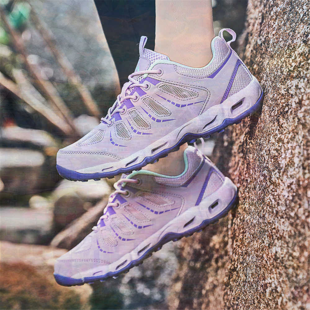 Sumer Round Tip Silver Sneaker - Universal Tech Accessories のレビューと価格
