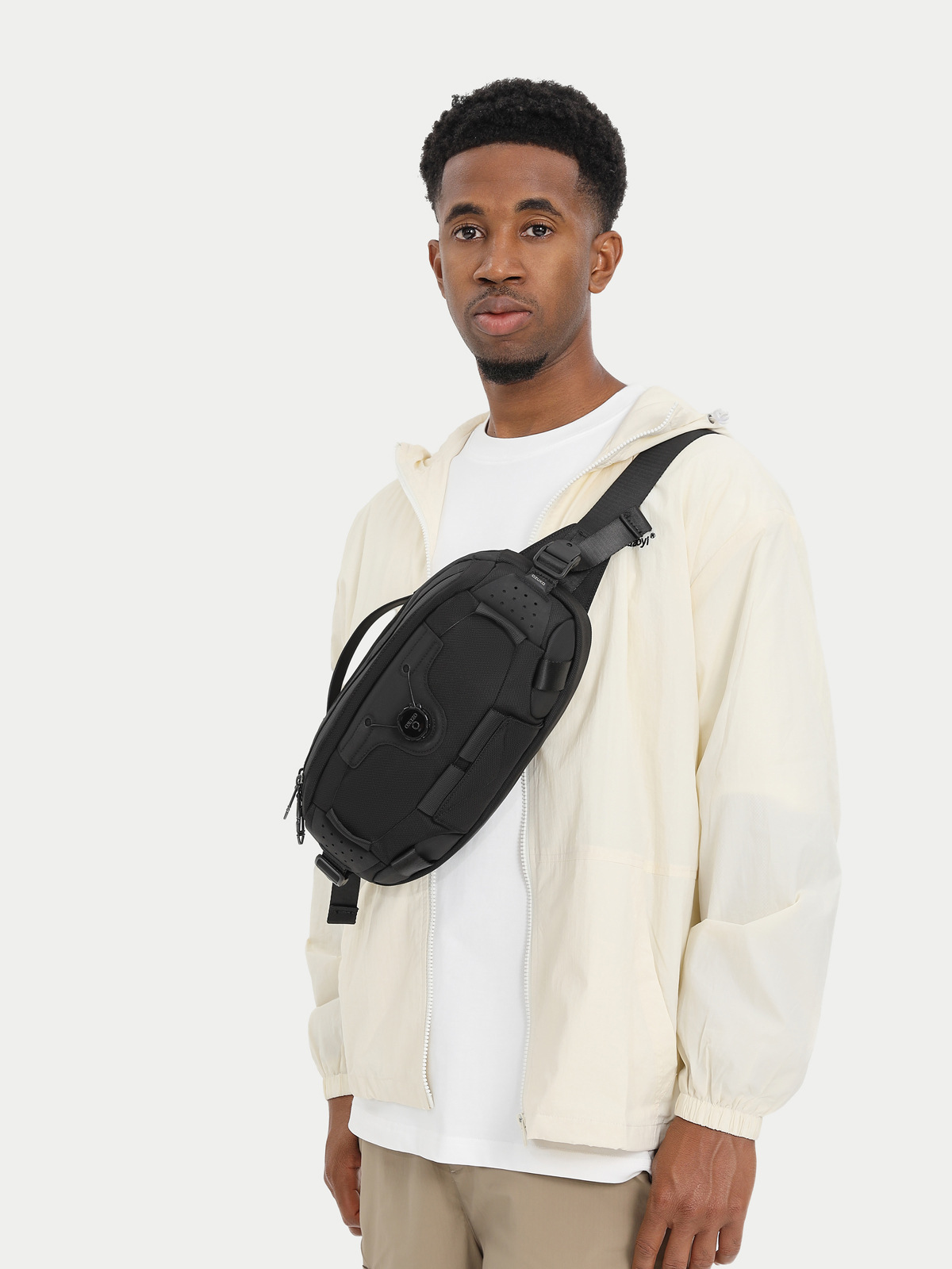 OZUKO Multi-function Chest Bag - Tech Accessories Bag のレビューと価格