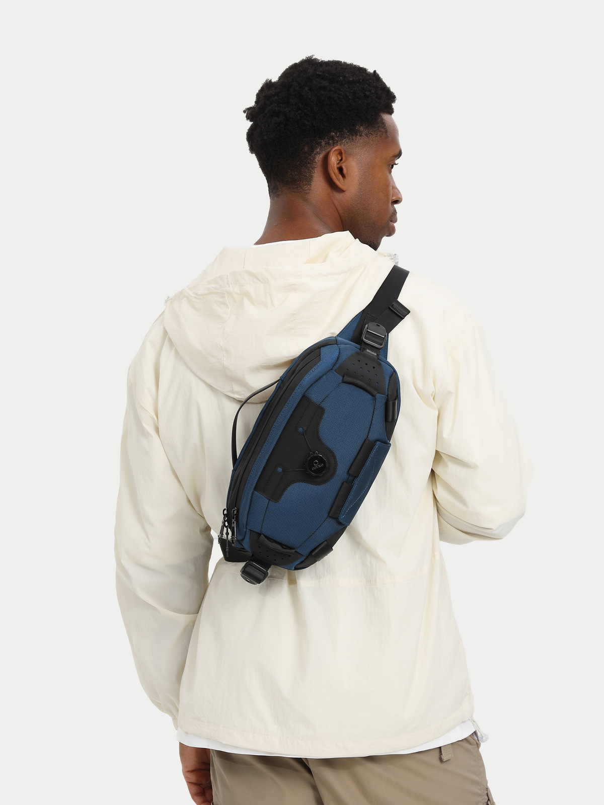 OZUKO Multi-function Chest Bag - Tech Accessories Bag のレビューと価格